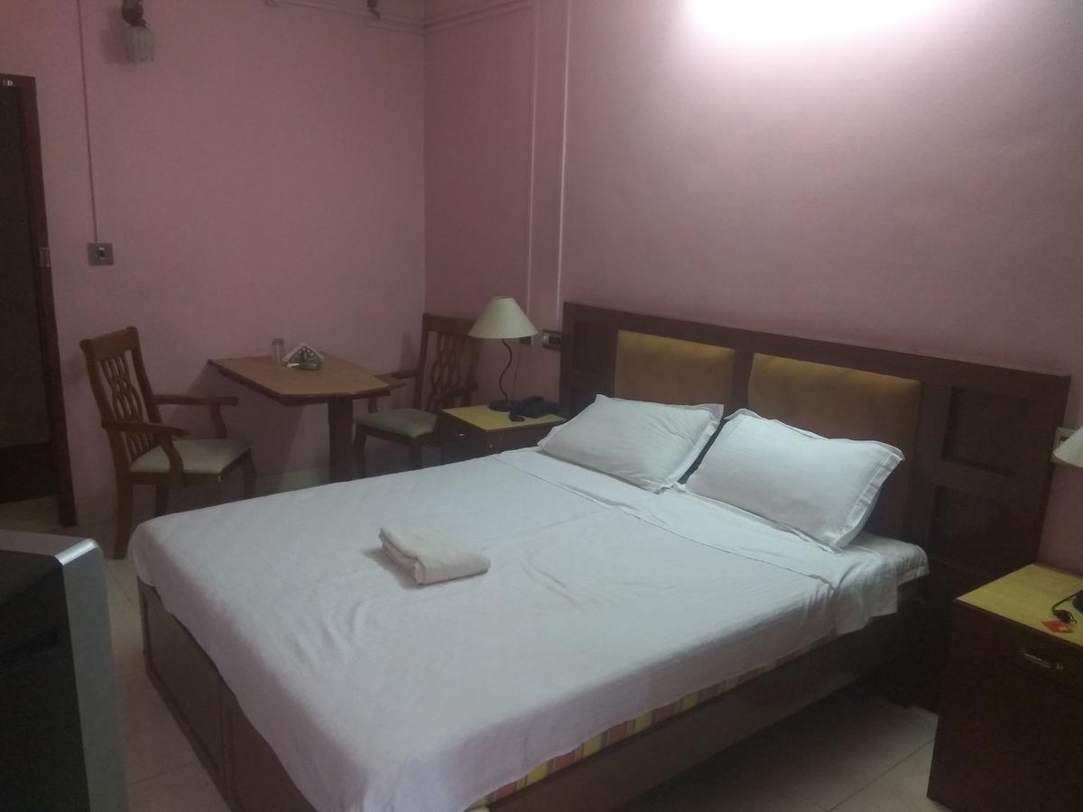 Hotel Malika Residency Ettumanoor Екстер'єр фото