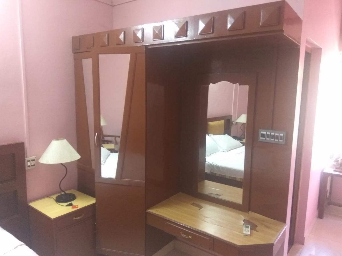 Hotel Malika Residency Ettumanoor Екстер'єр фото